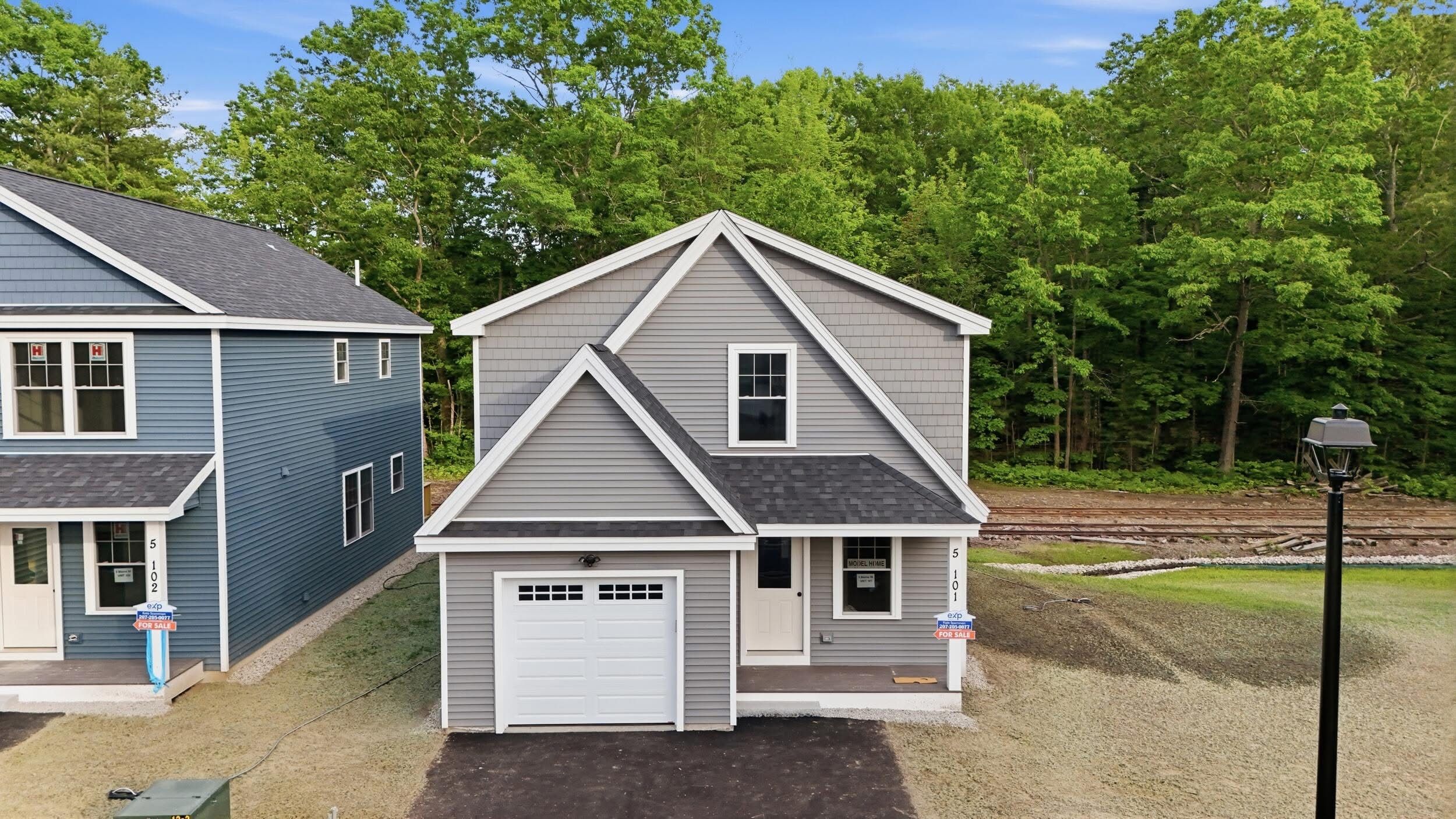 Open House, Sunday August 23rd
11:00 am - 12:30 pm

Eastern Landing Condominiums are thirteen detach
