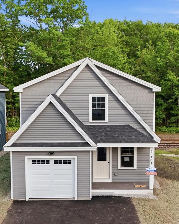 Open House, Sunday August 23rd
11:00 am - 12:30 pm
Eastern Landing Condominiums are thirteen detach