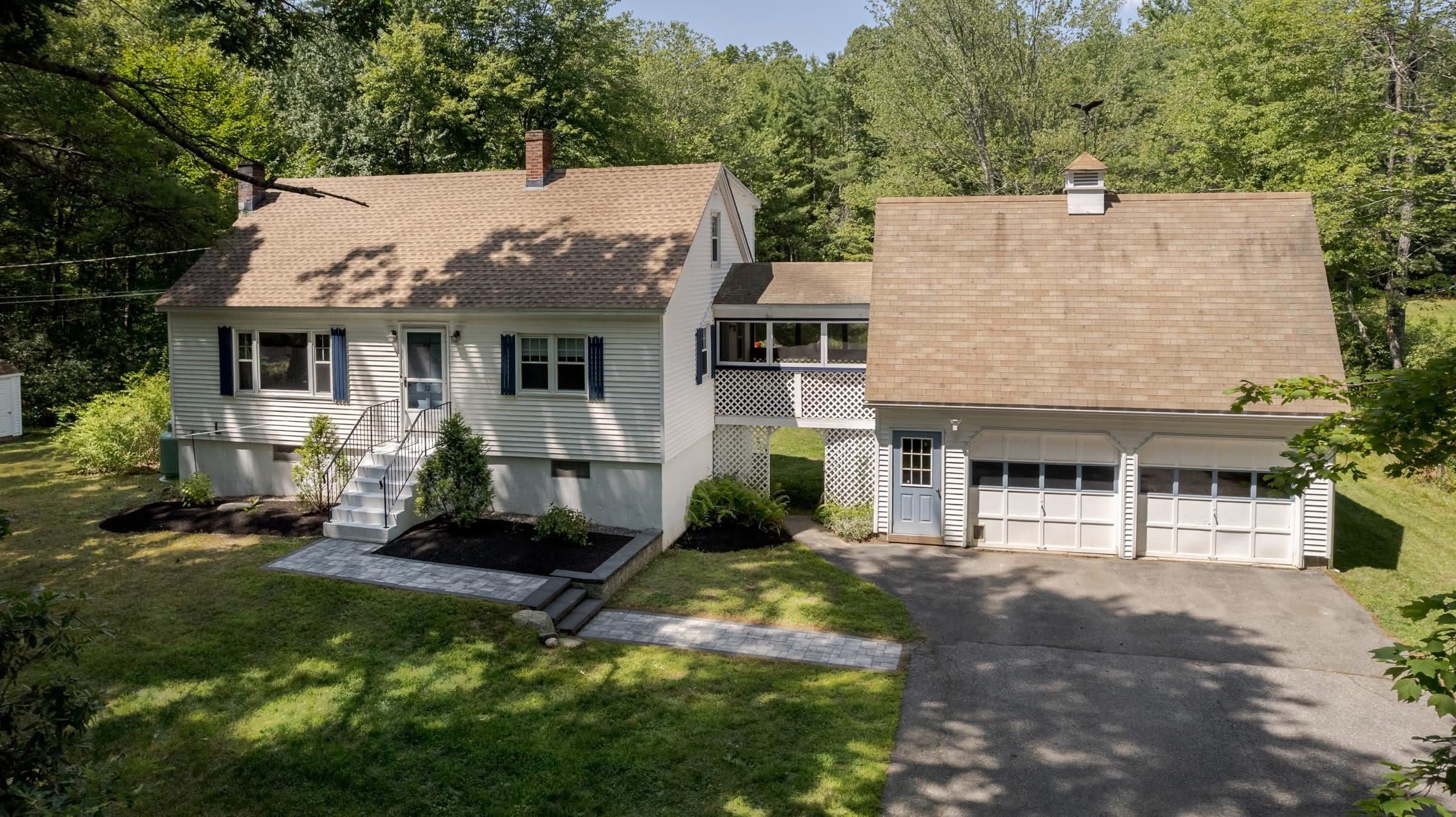 New Listing and Open House!
Saturday, Aug. 22nd
11:00 am - 12:30 pm

Come discover this charming, we