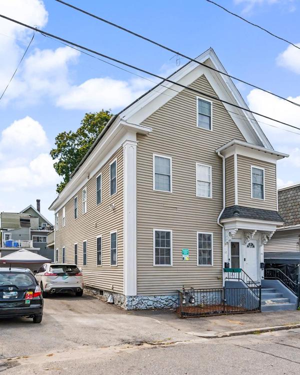 Open House
Saturday September 12th
12 pm - 2 pm
$350,000
Move-in ready remodeled beauty, just fres