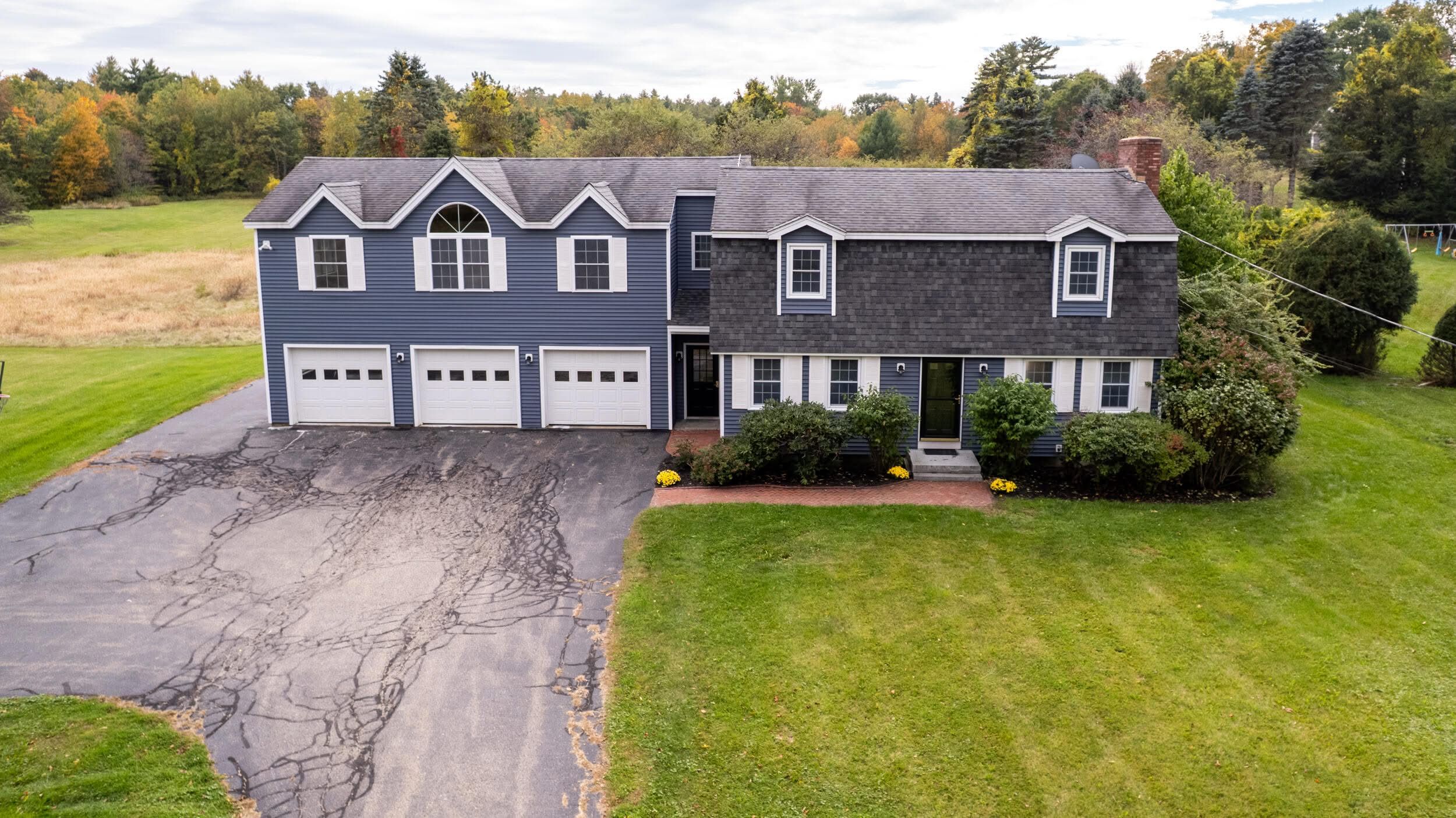 Are you looking for a move-in-ready 4 bedroom home within minutes of Portsmouth, the Shipyard, Pease
